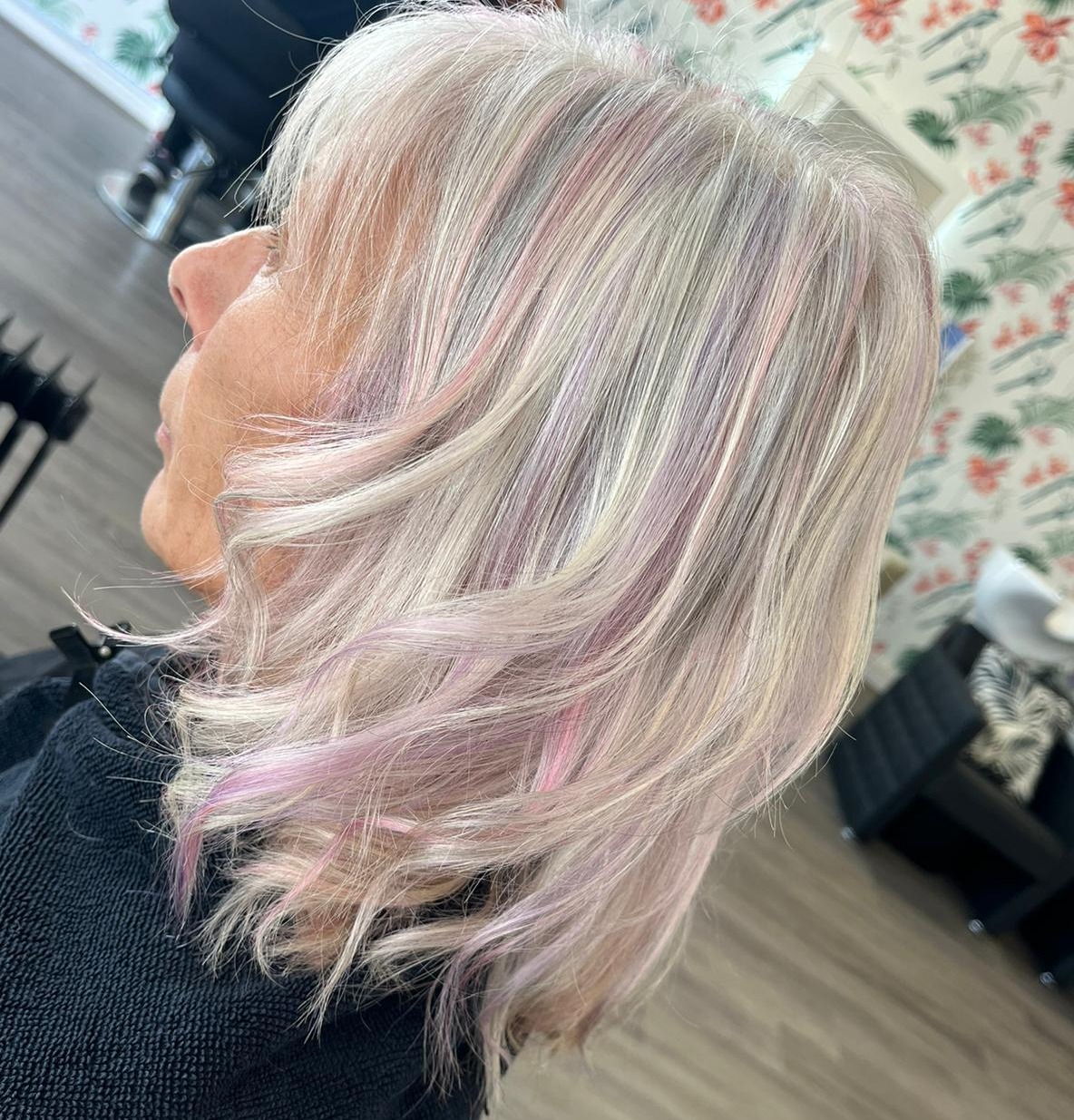 Alternating colours and curls